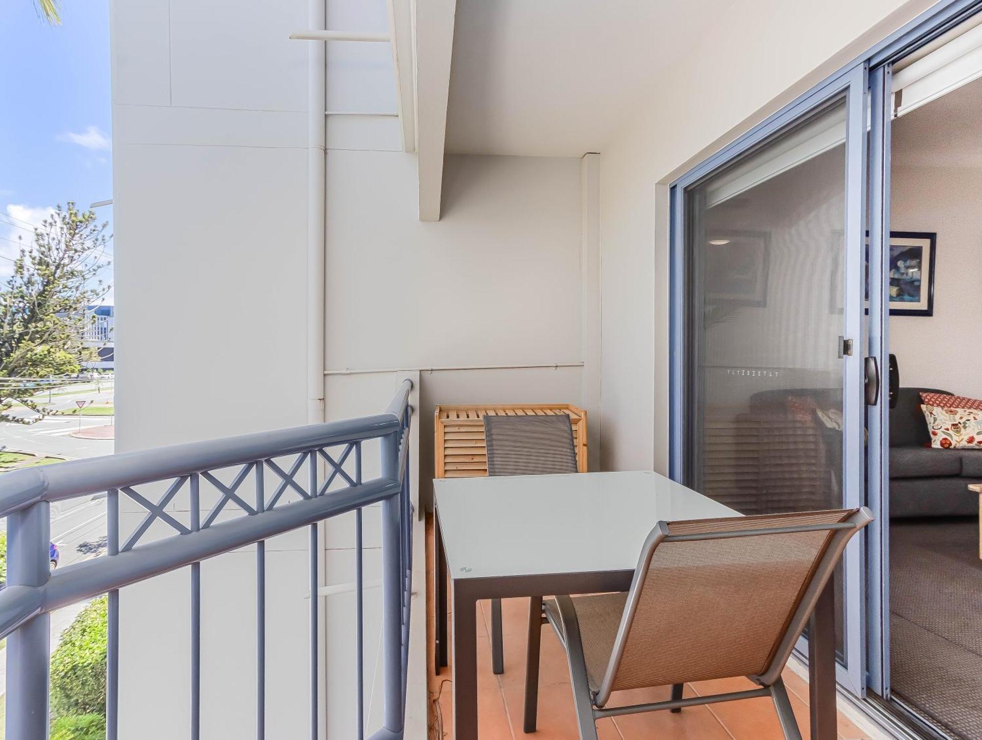 Bella Mare Coolangatta Beachside Apartments Gold Coast Room photo